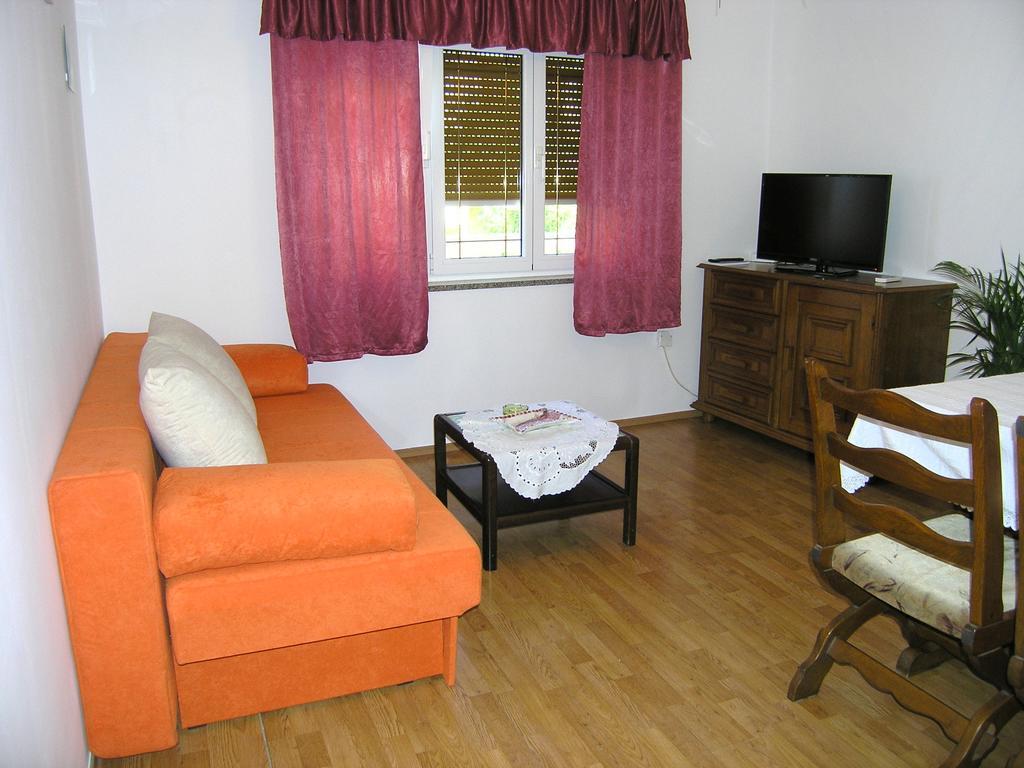 Apartment Julija Krk Town Exterior foto